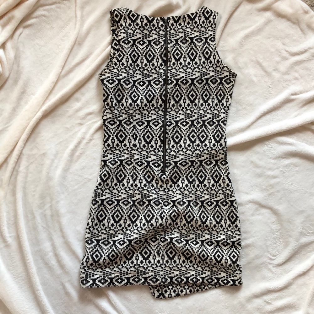 Adorable Aztec Pattern Dress - Picture 3 of 3